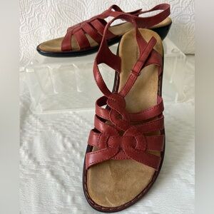 Clark’s Red Bendables Sandals Women’s Size 8.5